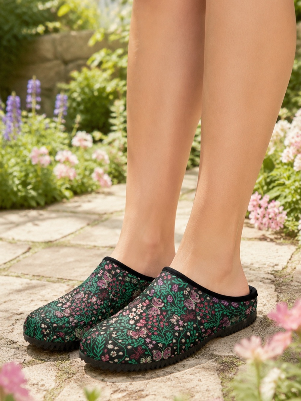 Beautiful Western Chief Black Floral & Pink Butterfly rubber Clogs❤️9